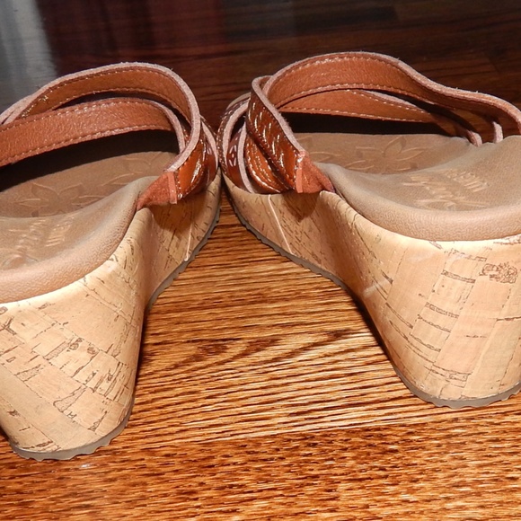 Sketchers Luxe Foam Wedge Platform Sandal - Picture 2 of 11